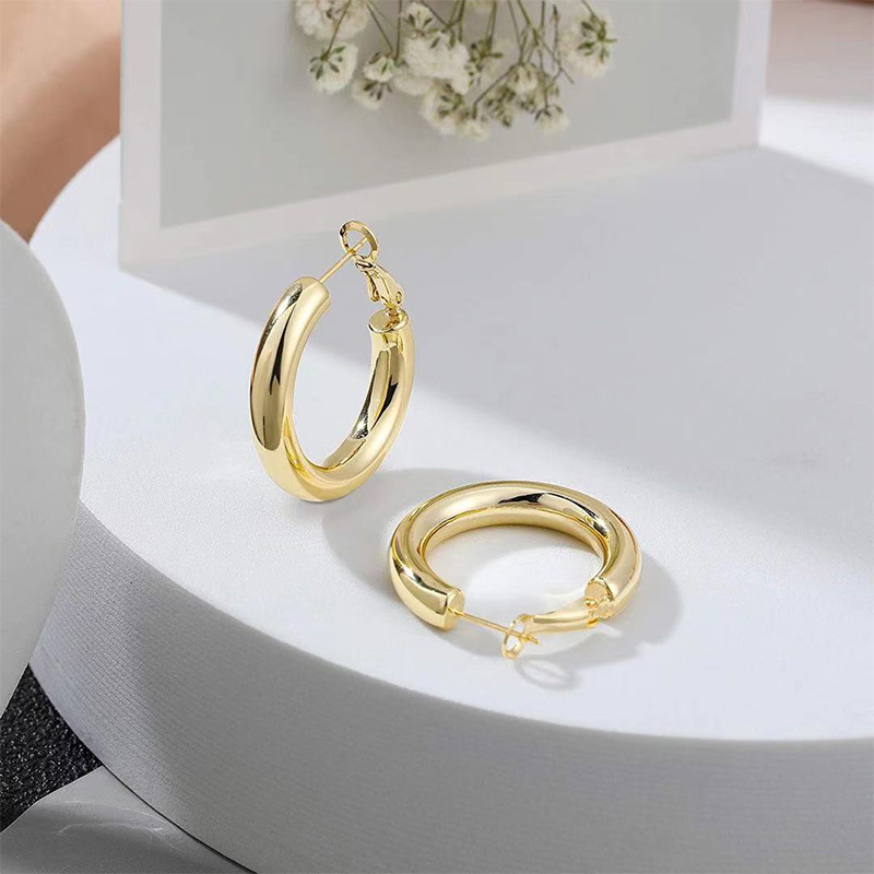 Vintage Fashion Faire - Chunky Hoop Earrings 2024 Trend For