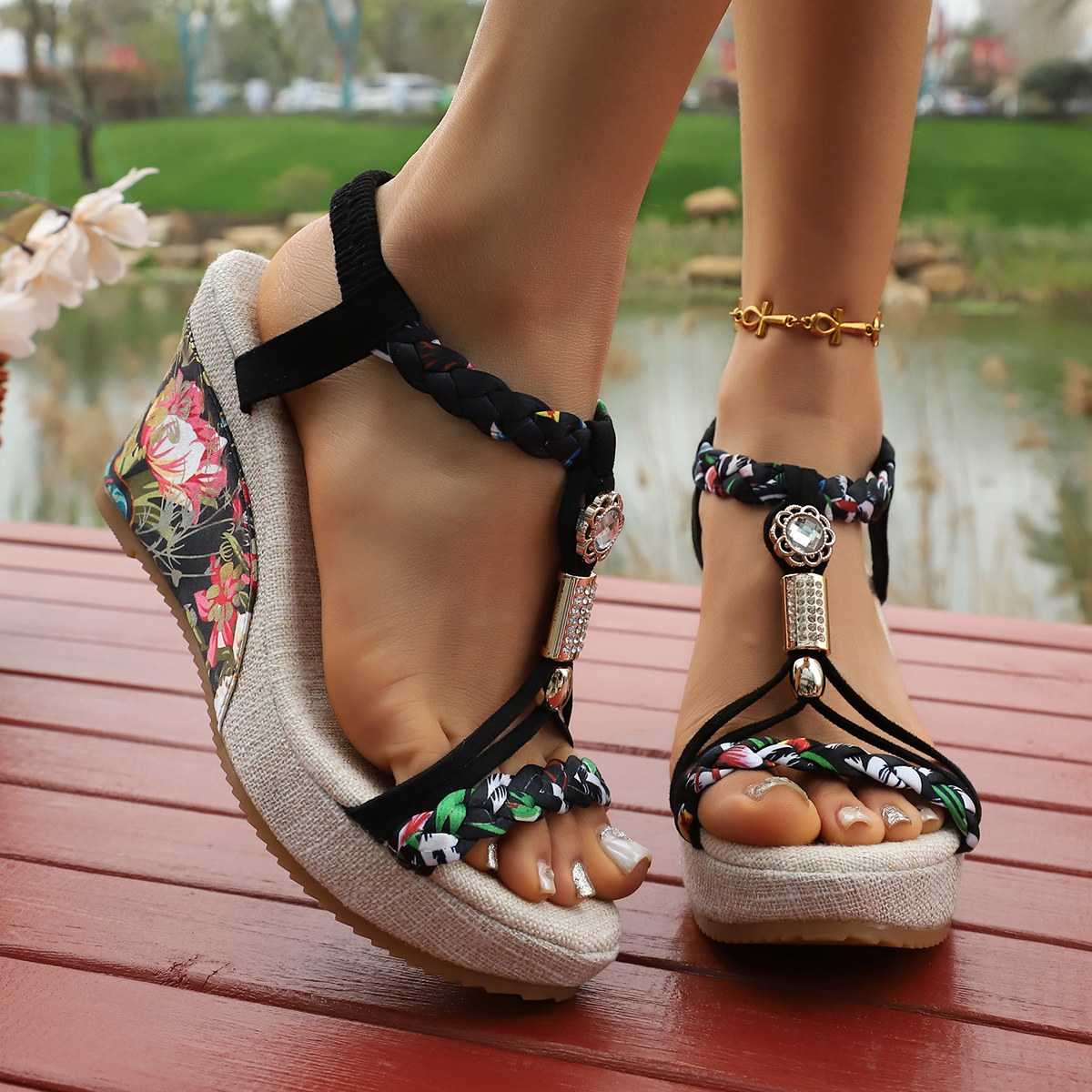 Vintage Rivet Decor Wedge Sand - Vintage Fashion Plus Size ulasan dan harga