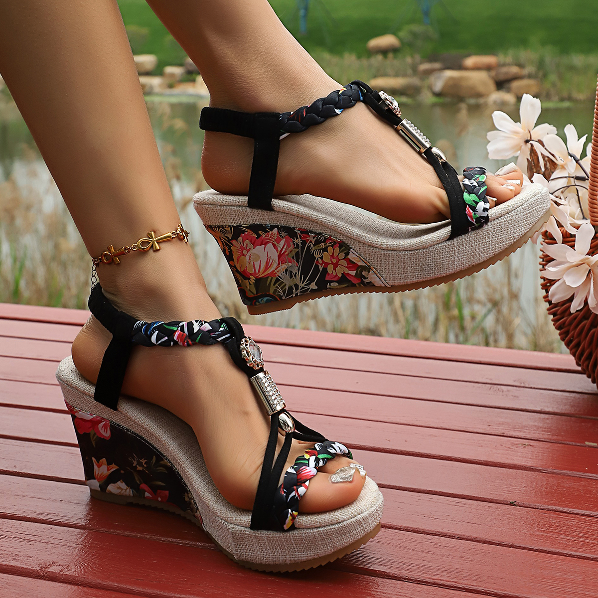 Vintage Rivet Decor Wedge Sand - Vintage Fashion Plus Size ulasan dan harga
