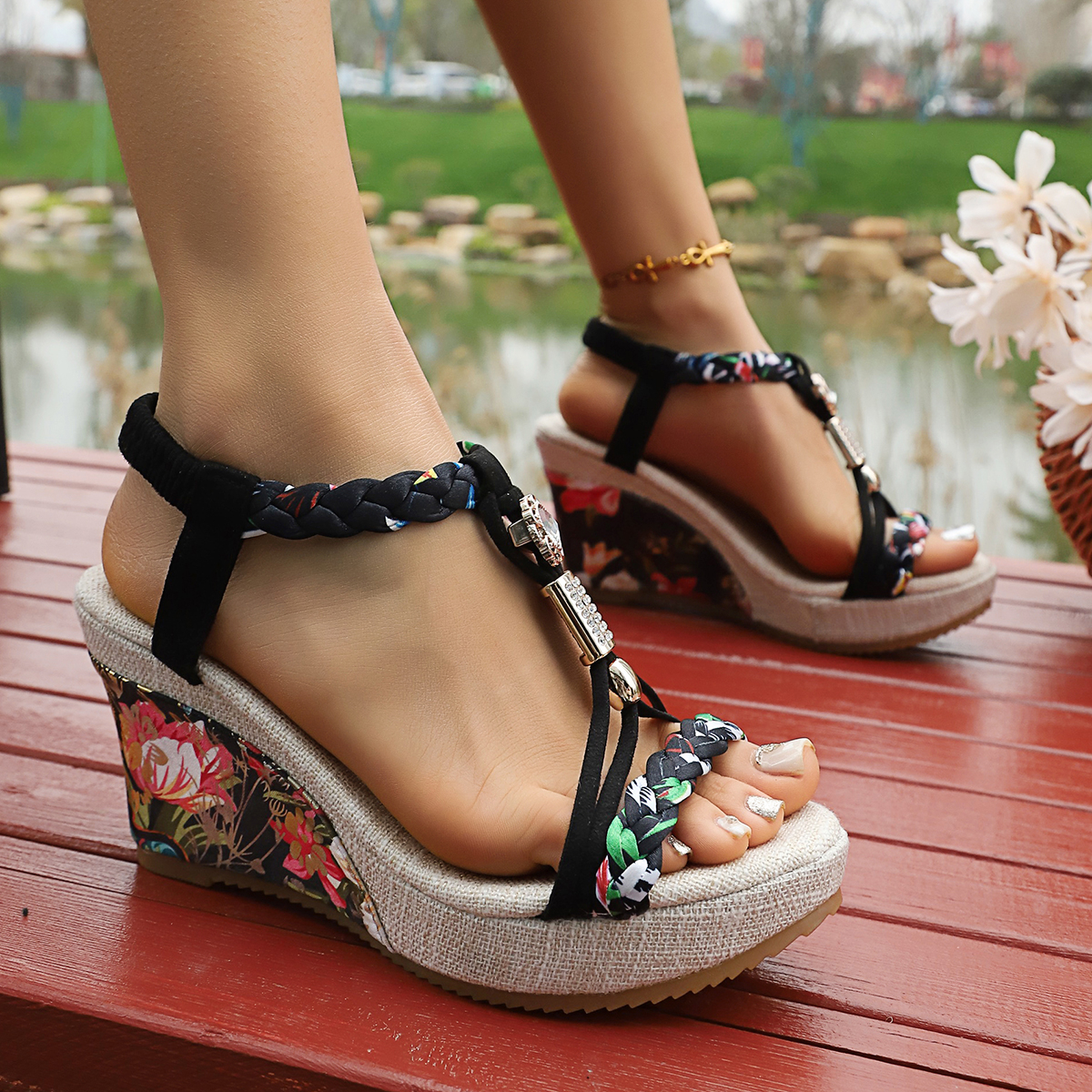 Vintage Rivet Decor Wedge Sand - Vintage Fashion Plus Size ulasan dan harga