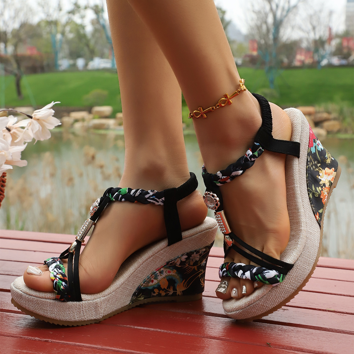 Vintage Rivet Decor Wedge Sand - Vintage Fashion Plus Size ulasan dan harga